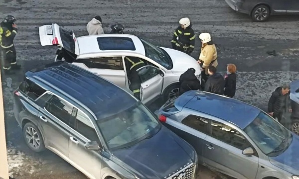 На место ДТП на Право-Лыбедской в Рязани вызвали пожарных