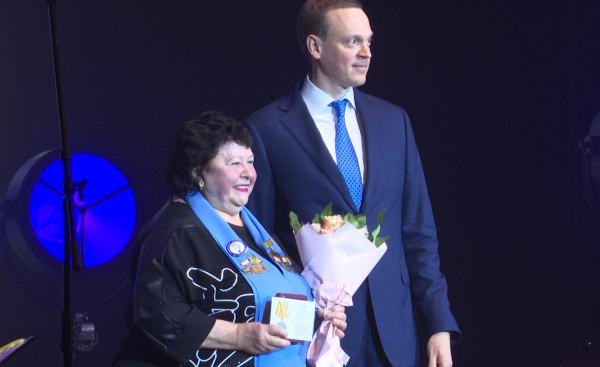 Жительницы региона получили награды из рук Губернатора Павла Малкова