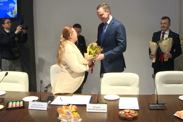 Павел Малков поздравил жен и матерей участников СВО с 8 Марта