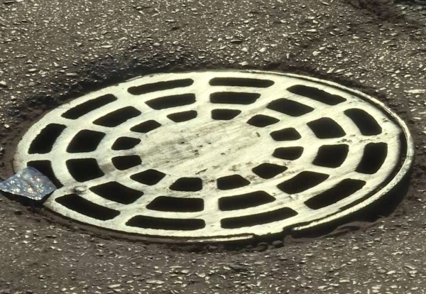 В Рязани накануне половодья чистят ливневки