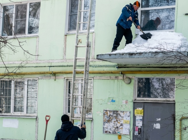 В регионе выявили более 500 нарушений по очистке кровель 