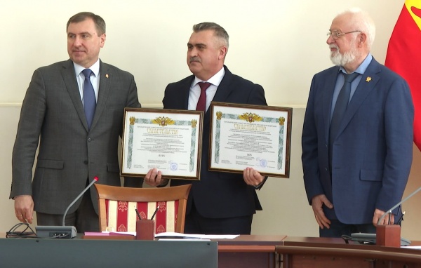 11 муниципальных округов официально получили новую символику