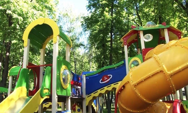 Детскую площадку в Гвардейском сквере Рязани адаптируют для малышей