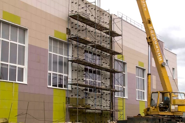 Более 200 объектов построили и отремонтировали в регионе за 2025 год 