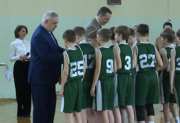 Павел Малков и Сергей Панов вручили награды юным рязанским баскетболистам