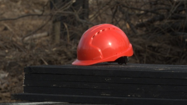 В ЦПКиО двое детей провалились в котлован на стройплощадке