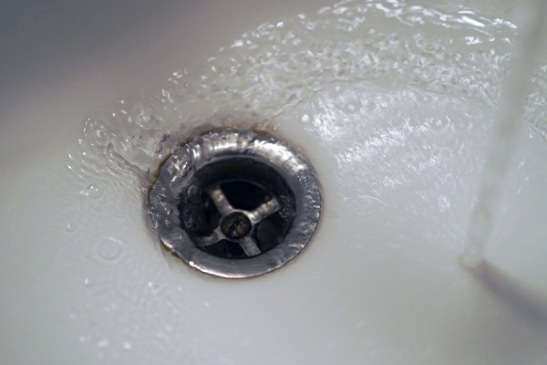 Из-за ремонта трубопровода на нескольких улицах Рязани отключили горячую воду 