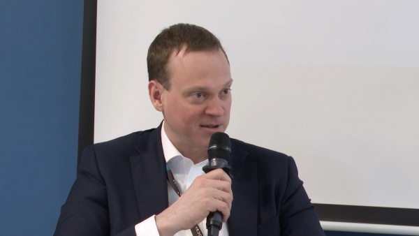 Павел Малков обсудил с молодыми инженерами использование ИИ