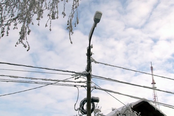 В обесточенных округах работают почти 200 специалистов и 100 единиц техники