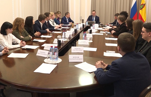 Павел Малков провел встречу с новым составом Молодежного правительства региона
