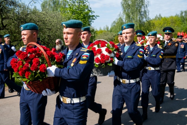 Рязанцы возложили цветы к памятникам погибших в Великой Отечественной войне 