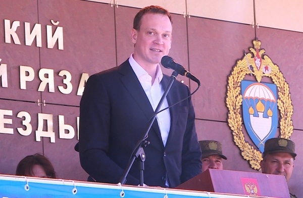 Павел Малков приветствовал участников чемпионата по парашютному спорту