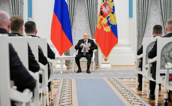 Владимир Путин встретился с Героем России из Рязани и другими выпускниками «Времени героев»