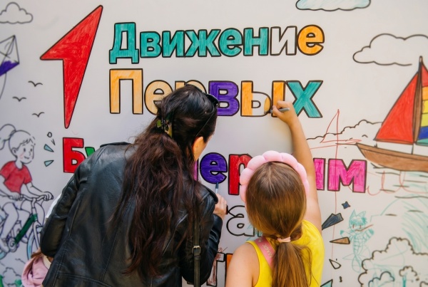 25 детей участников СВО получили знаки «Мой папа – Герой» на фестивале в Рязани