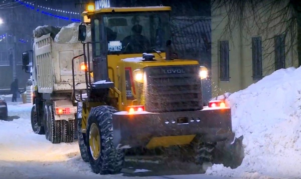 Минувшей ночью с улиц Рязани вывезли 318 кубометров снега