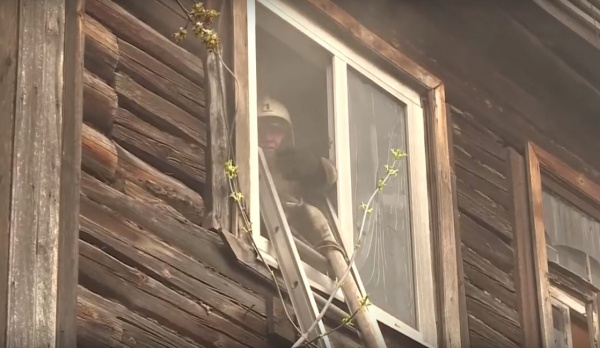 В Рязани загорелся жилой дом
