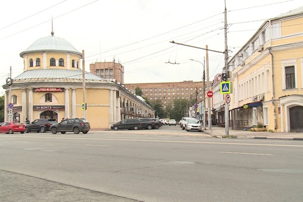 В областном центре чистят дороги от 10-сантиметровых залежей песка