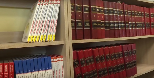 Росгвардия передала сотни книг библиотеке имени Есенина