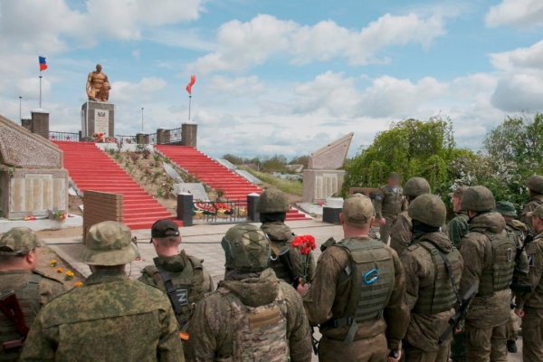 Бойцы СВО почтили память павших воинов