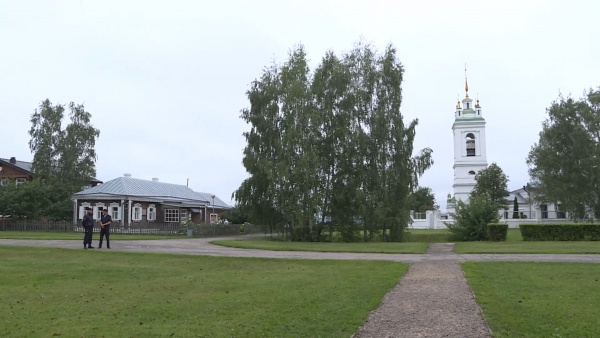 В День семьи, любви и верности на родине Есенина покажут спектакль «Игра в свадьбу»