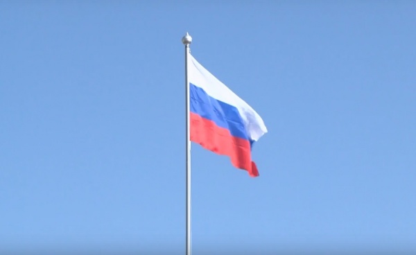 Росгвардейцы вручили рязанцам ленты с символикой триколора в преддверии Дня России