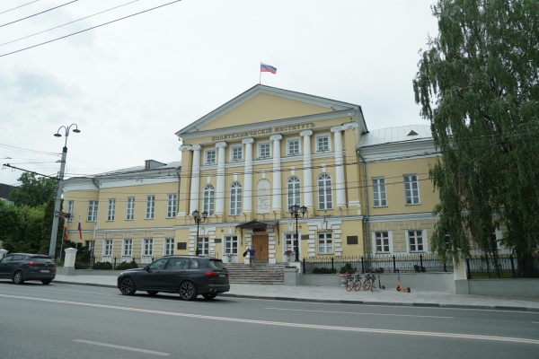 Выпускникам Рязанского политехнического института дипломы вручил вице-губернатор Артем Бранов