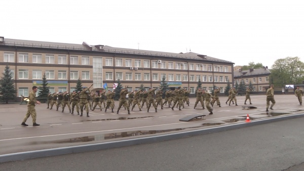 В Рязанском училище ВДВ вручили дипломы младшим лейтенантам, побывавшим в зоне СВО