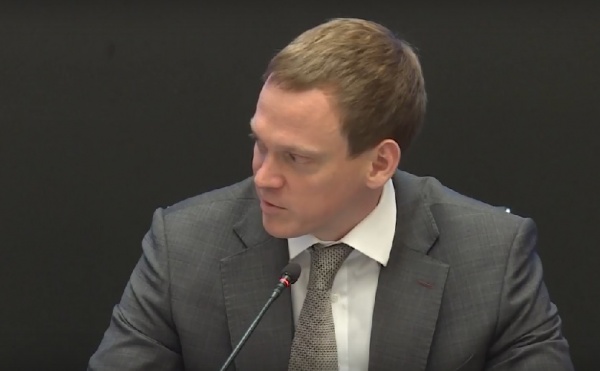 Губернатор Павел Малков встретился со студентами на выставке «Золотая осень»
