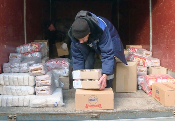 В Новую Каховку отправлен гуманитарный груз с теплой одеждой и продуктами