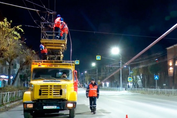 На улице Дзержинского завершаются работы по замене контактной сети