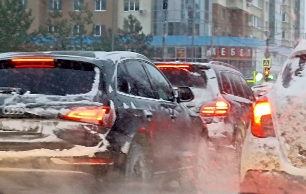 Рязань утром встала в пробках из-за снегопада