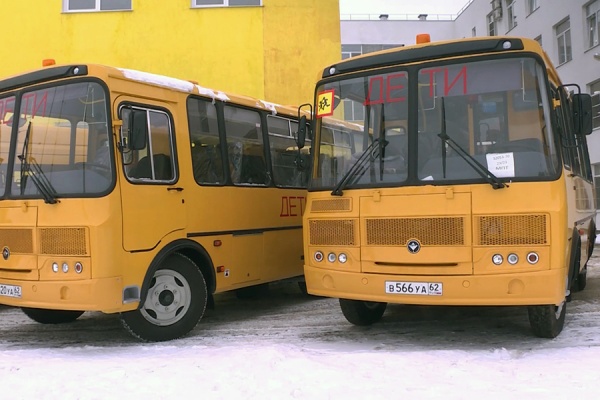 Десять школ региона получили новые автобусы