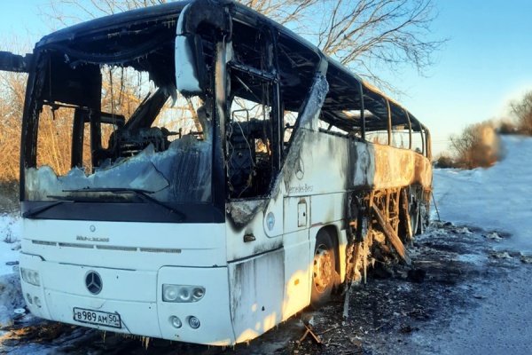 В Рыбновском районе сгорел экскурсионный автобус