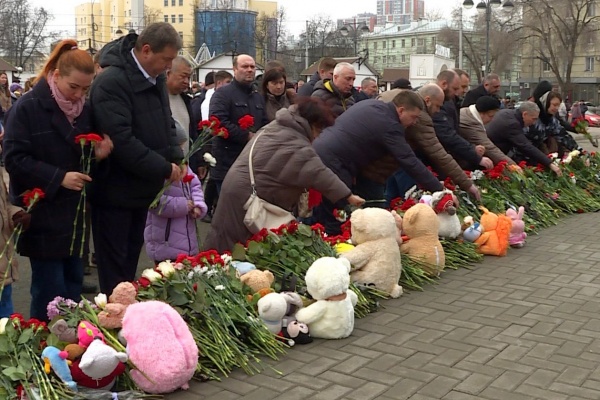В Рязани прошел митинг в память о погибших при теракте в Подмосковье