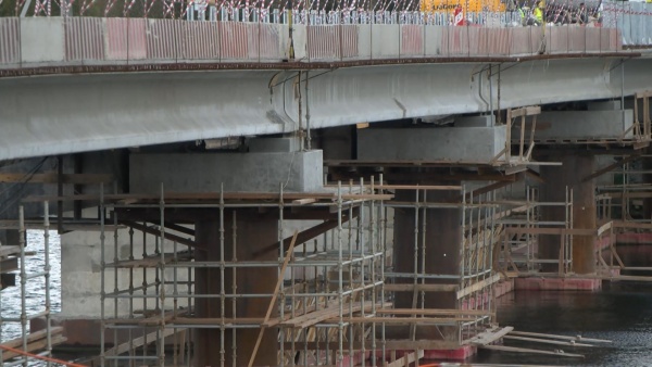 Продолжается ремонт моста через реку Павловка