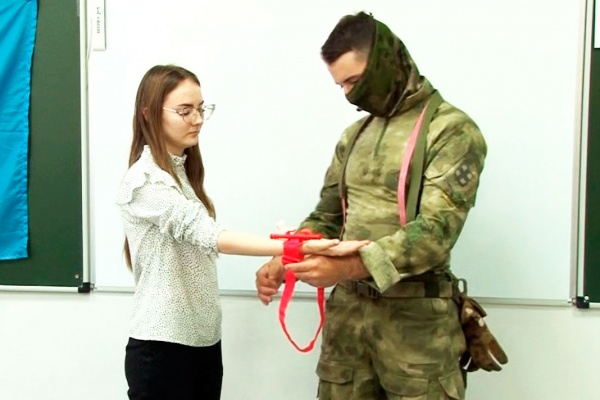 В рязанской школе № 43 прошел урок тактической медицины