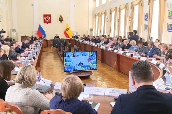 Педагоги и врачи смогут бесплатно получить земельные участки в районах области