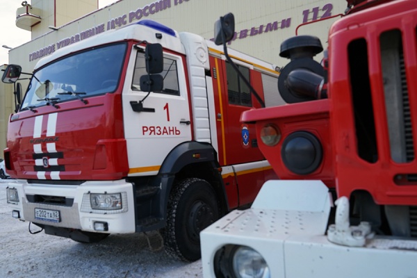 В Пронском районе пожарные всю ночь тушили жилой дом