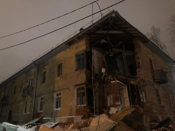 На Грибоедова в аварийном доме рухнула стена 