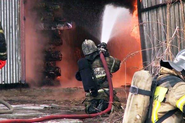 В Спасске на одной улице сгорело два здания 