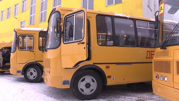 44 новых школьных автобуса доставили в Рязанскую область
